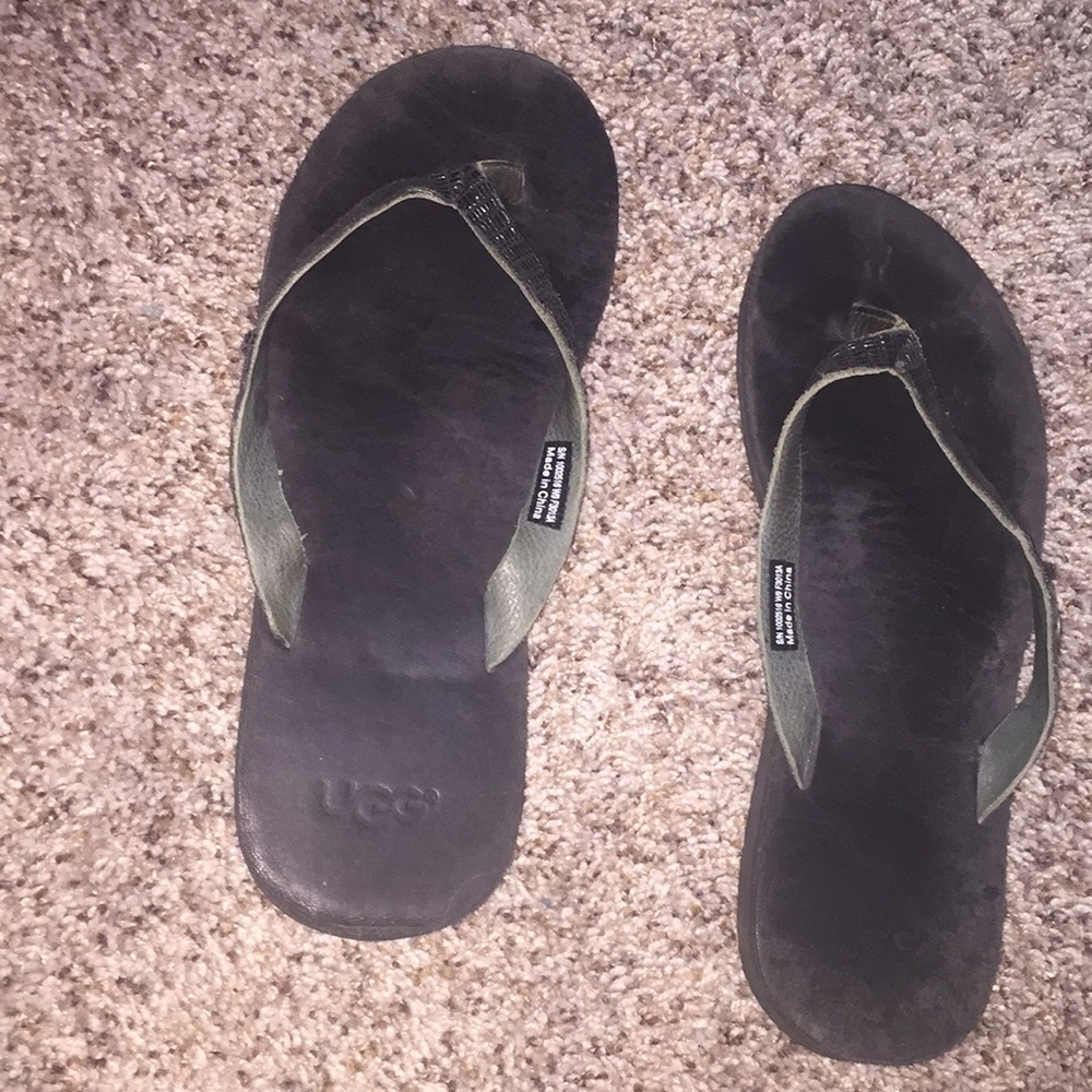 Ugg flip flops